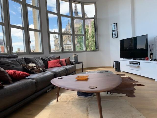 Loft Des Sacres - Vue Unique Sur La Cathedrale Apartment Реймс Екстериор снимка