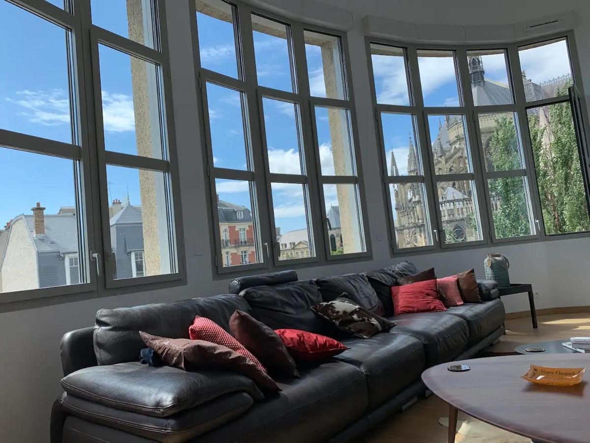 Loft Des Sacres - Vue Unique Sur La Cathedrale Apartment Реймс Екстериор снимка